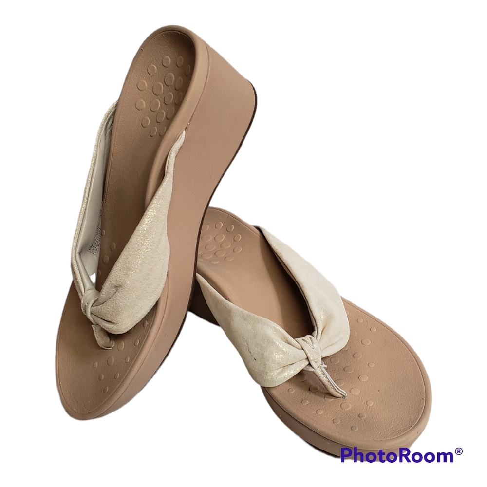 Vionic Arabella Women's Wedge Toe Post Sandals Tan Cream EUC Size 10
